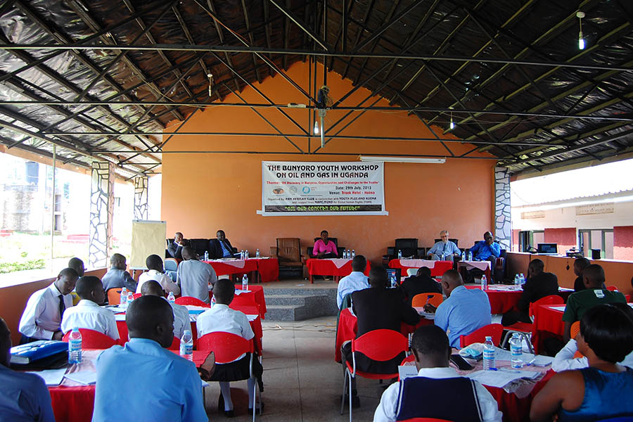 Participants at Youth Mps standing with the students at the Oil discovery in Bunyoro; opportunities And challenges to the youth conference